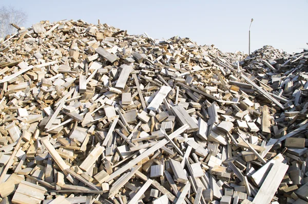 Una pila de residuos de producción derevobrabatyvayuschego — Foto de Stock