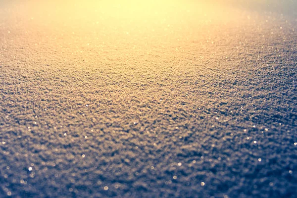 Sněhová Textura Chladné Noci Jasném Oranžovém Světle Rozjasňuje Zimní Sezóna — Stock fotografie