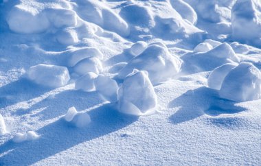 Mavi tonda kar dokusu. Kış sezonu geçmişi. Kış ve kar mevsimi kavramı.