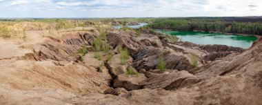 Güzel doğa manzarası var. Alışılmadık rahatlama ve güzel göller.