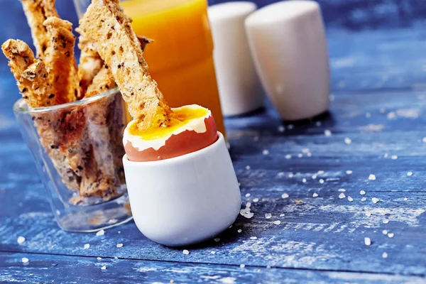 Toast soldiers with boiled egg — Stock Photo, Image