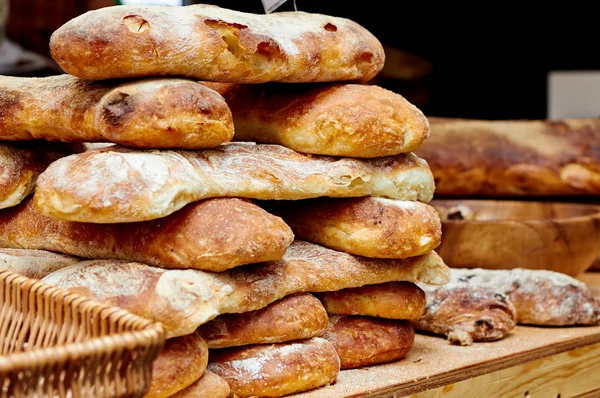 Bröd på bordet — Stockfoto