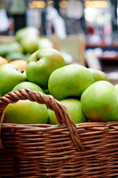 Basket of green apples — Stock Photo, Image