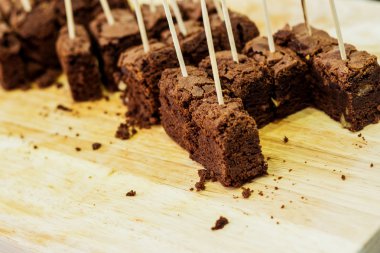 Çikolata kremalı pasta, ev yapımı ekmek