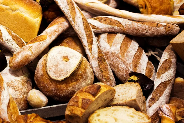 Variété de produits de boulangerie dans un supermarché — Photo