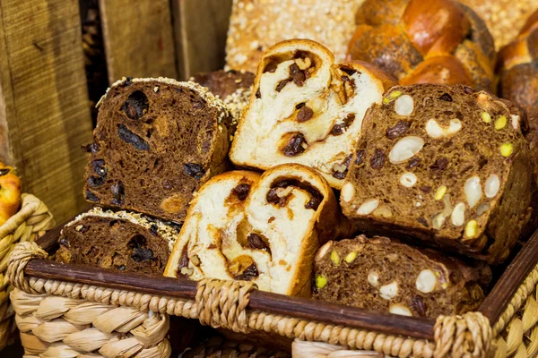 Sortiment av olika sorters bröd — Stockfoto