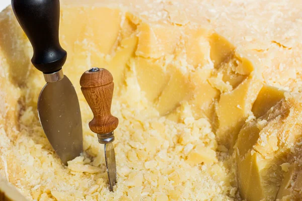 Queijo Parmigiano no mercado — Fotografia de Stock