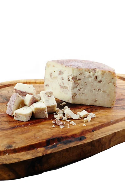 Formaggio su tavola di legno — Foto Stock