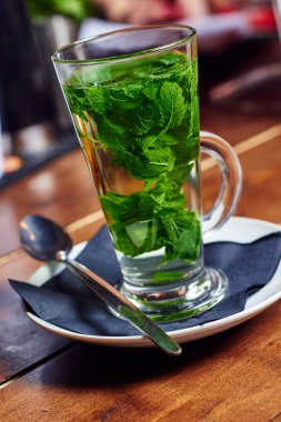 Bitkisel naneli çay