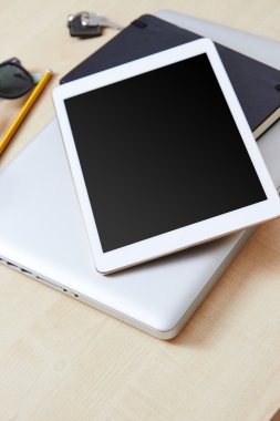 Mobil tablet, laptop ve iş nesneleri