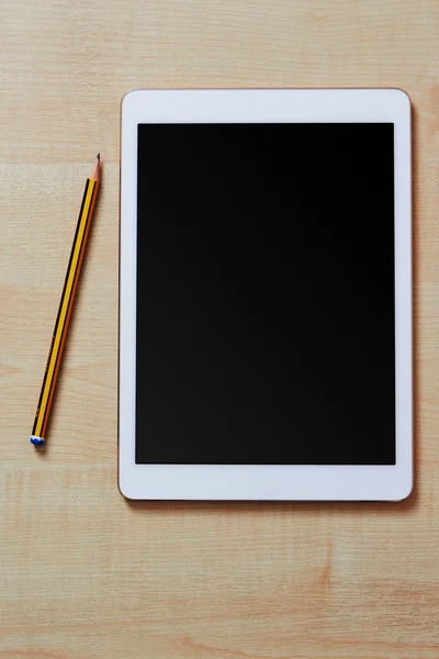 Mobiles Tablet mit Bleistift — Stockfoto