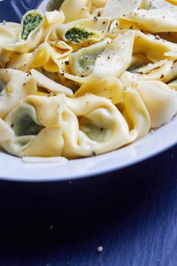 Ispanak ve ricotta tortellini