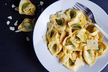 Ispanak ve ricotta tortellini
