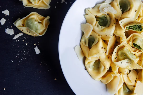 Tortellini with spinach and ricotta — Stock Photo, Image
