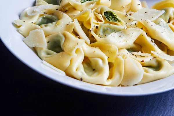 Tortellini with spinach and ricotta — Stock Photo, Image