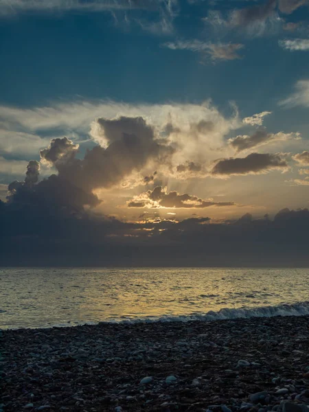 Sahilde gün batımı