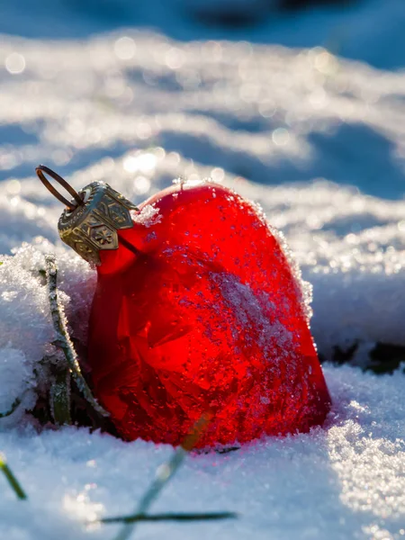 Christmas Toy Heart Snowbank Sunny Day Closeup — Stock Photo, Image