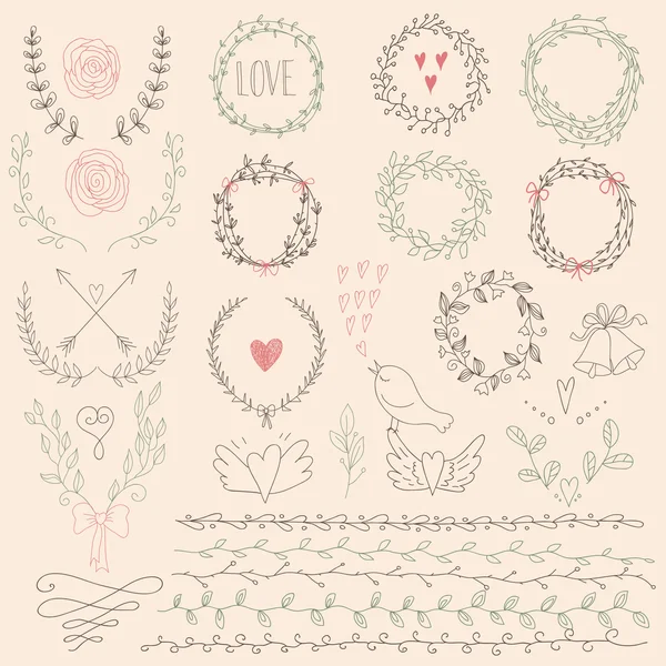 Conjunto de elementos de diseño floral. Juego de bodas con flechas, corazones, laurel, coronas, cintas y etiquetas . — Vector de stock