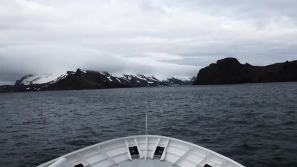 Nose icebreaker and Antarctic seas. — Stock Video