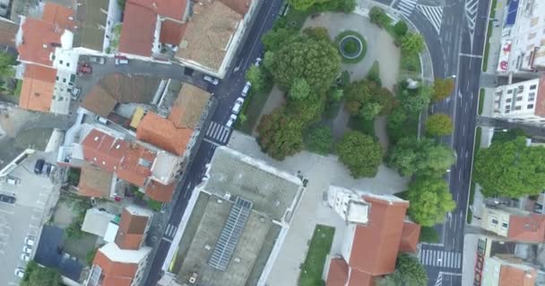 Vista aérea de la hermosa ciudad pequeña Sibenik . — Vídeos de Stock