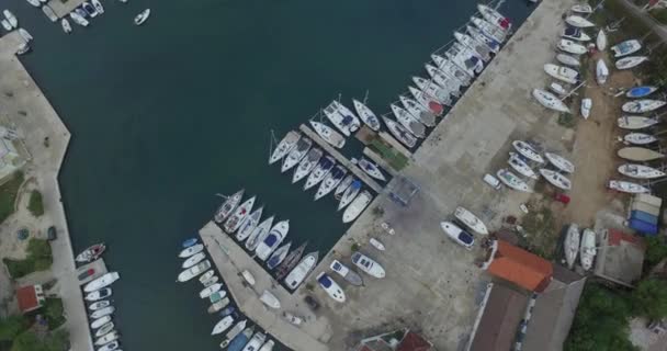 Vista aérea de la hermosa ciudad pequeña Sibenik . — Vídeos de Stock