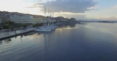 Güzel küçük kasaba Sibenik havadan görünümü.