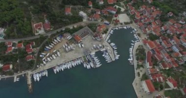 Güzel küçük kasaba Sibenik havadan görünümü.