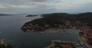 Güzel küçük kasaba Sibenik havadan görünümü.