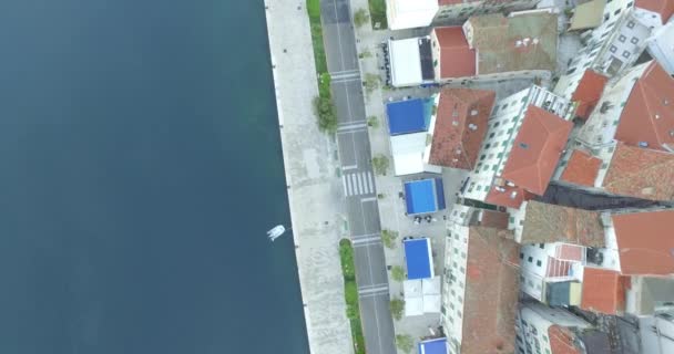 Vista aérea de la hermosa ciudad pequeña Sibenik . — Vídeos de Stock