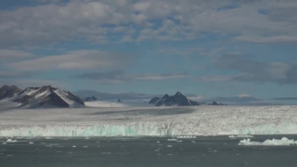 Panorama glacier on border with ocean. Arctic. — Stock Video
