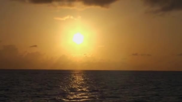 Beautiful sunset in sea, amazing colors. Maldives. — Stock Video