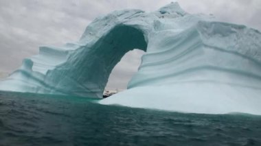Galapagos Adaları olarak Darwin kemer gibi buzdağı kemer