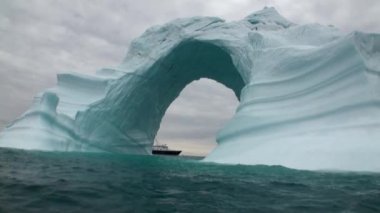 Galapagos Adaları olarak Darwin kemer gibi buzdağı kemer