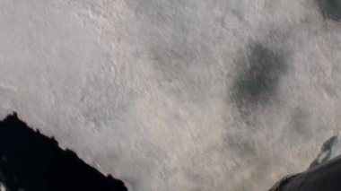 Yansıma burun Buzkıran ve yüzen buz kütleleri.