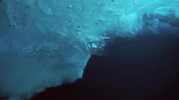 Дайвинг в Арктике на географическом Северном полюсе . — стоковое видео