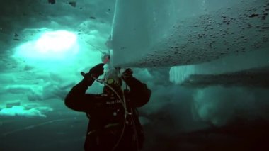 Arctic coğrafi Kuzey Kutbu'ndaki tüplü dalış.