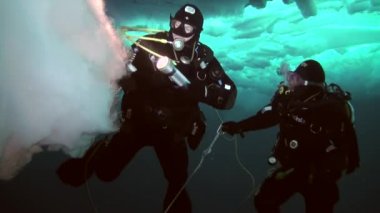 Arctic coğrafi Kuzey Kutbu'ndaki tüplü dalış.