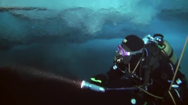 Arctic coğrafi Kuzey Kutbu'ndaki tüplü dalış.