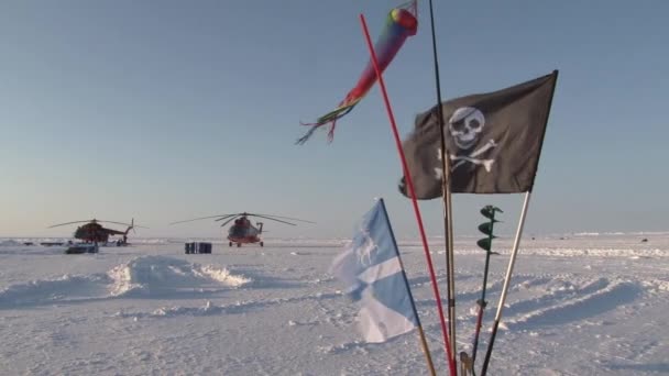 Turister i Ice Camp Barneo i arktiska Nordpolen. — Stockvideo