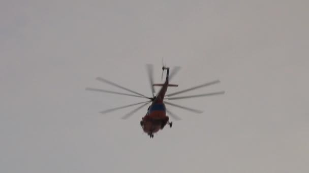 Buz Havaalanı ile helikopter çıkar. — Stok video