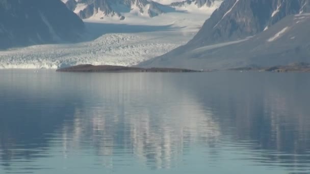 Panorama glacier on border with ocean. Arctic. — Stock Video