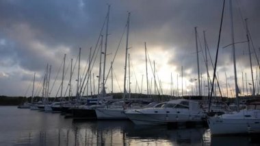 Yat ve tekne Marina Sibenik Hırvatistan'ın.