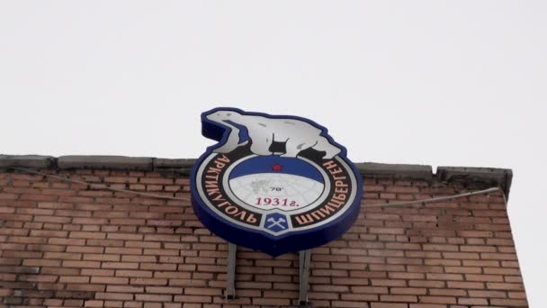 Paisaje y edificios de Barentsburg en Svalbard — Vídeos de Stock