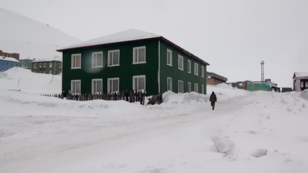 Peyzaj ve Barentsburg Svalbard binaların — Stok video