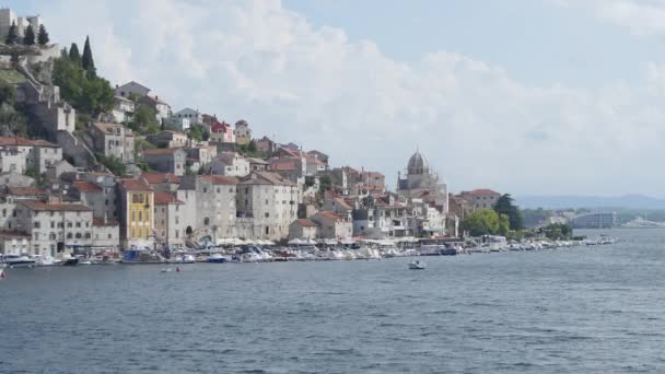 Miasto Szybenik na wybrzeże dalmatyńskie, Chorwacja. — Wideo stockowe