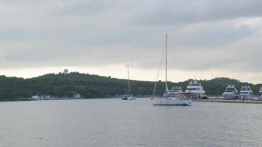 Yat ve tekne Marina Sibenik Hırvatistan'ın.