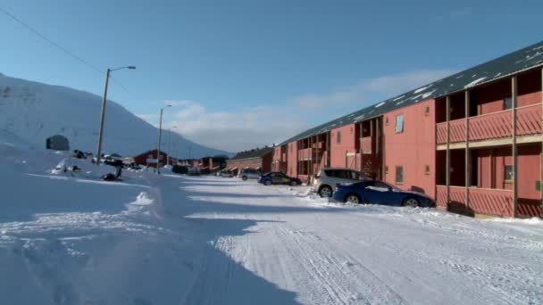 Paisagem e edifícios, estradas na cidade Longyear . — Vídeo de Stock