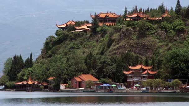 Κινέζικα σκάφη στη λίμνη Fuxian στην επαρχία Yunnan Κίνα. — Αρχείο Βίντεο