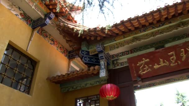 Bau eines religiösen Zentrums des Buddhismus und der chinesischen Kultur am Fuxian-See. — Stockvideo