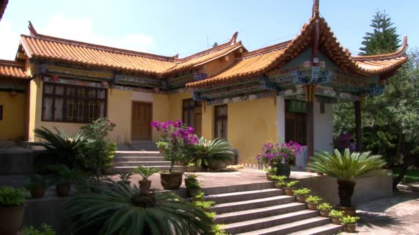 Budování náboženského centra buddhismu a čínské kultury Fuxian Lake. — Stock video